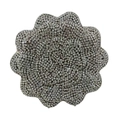 Detail der blumenförmigen Clutch-Schnalle mit filigranen silbernen Kristall-Strasssteinen - Silber