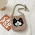 Détail du tricot et du motif de chat sur ce sac bandoulière rose et gris - Vert clair