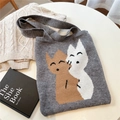 Dettaglio della borsa tote in maglia grigia con motivo jacquard di gatti carini - 29x32cm / Grigio
