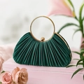 Elegante borsa da sera in raso plissettato verde scuro con manico tondo dorato - Verde