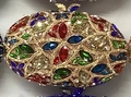 Luxuriöse ovale Abend-Clutch mit goldenem Gitterrahmen und bunten Kristallen - Gold Bunt 2