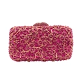 Primer plano detallado de un bolso de fiesta floral con cristales púrpuras - Fucsia