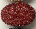 Luxuriöse eiförmige rote Strass-Clutch mit aufwendiger Oberfläche aus Steinen im Marquiseschliff - Rot