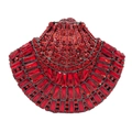 Dettaglio della pochette da sera rossa a ventaglio con strass e grandi gemme rosse rettangolari - Rosso