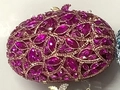 Pochette de soirée luxe strass magenta avec motif feuille dorée et monture en métal - Rose rouge