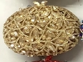 Pochette de soirée dorée en métal ajouré sertie de strass marquise de forme ovale - Or / Strass Or