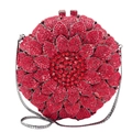 Detailansicht der roten Strass-Abendtasche mit Metallblüten und Kristallen - Rot
