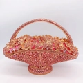 Dettaglio borsa da sera a cesto di fiori con strass rosa e cornice in metallo dorato - Rosa