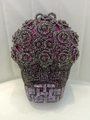 Détail d'une pochette de soirée rose en cristal violet avec base en métal tressé - Violet foncé