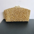 Bolso de noche dorado de lujo con diamantes de imitación y cierre de lazo metálico - Champán