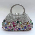 Detalle de bolso joya con cristales de colores y cierre de perlas finas - Plata Multicolor
