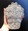 Pochette a mano a forma di cesto di fiori in argento con strass e chiusura a fiocco elegante - Argento