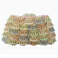 Pochette de soirée luxueuse ornée de strass colorés sur un cadre en métal doré - Or Irisé