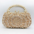 Bolso de fiesta dorado con pedrería floral y asa sobre fondo blanco - Dorado / Circonita Blanca