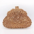 Dettaglio di cristalli scintillanti e chiusura in metallo dorato su borsa da sera - Oro / Strass Dorati