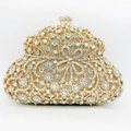 Dettaglio della pochette dorata con strass e decorazione a fiocco traforato - Oro AB