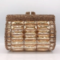 Luxuriöse Champagner-Gold-Abendtasche mit großen rechteckigen Strasssteinen im Detail - Gold mit goldenen Strasssteinen