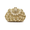 Vue détaillée de la pochette de soirée champagne doré avec motif floral en cristaux - Tout Or