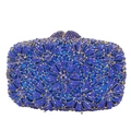 Λεπτομέρεια μπλε τσάντας clutch με σχέδια από στρας και πολυτελή διακόσμηση - Μπλε