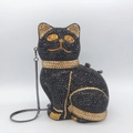 Detailansicht der Katzen-Abendtasche mit handgesetzten schwarzen und goldenen Strasssteinen - Schwarz