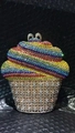 Vista dettagliata della borsa da sera cupcake arcobaleno con cristalli colorati - Arcobaleno