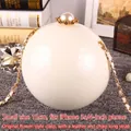Dettaglio borsa da sera a perla 15cm con chiusura a fiore e tracolla a catena - Piccolo (15cm)-Chiusura a Fiore-Original
