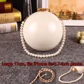 Vue détaillée du sac de soirée globe en acrylique blanc avec deux chaînes et diamètre 17cm - Grand (17cm)-Fermoir Double Anneau-Version Améliorée