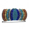 Elegante pochette da sera ovale con strass colorati stile pavone e catena in metallo - Nero Iridescente