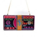Dettaglio macro del design da 1000 dollari su una borsa da sera con strass e catena dorata - Stile Dollaro 1000 Testo Blu