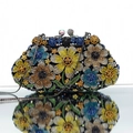 Detalle de bolso de fiesta con strass de colores y motivos florales de cristales amarillos - Negro (Floral Colorido)
