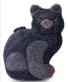 Vue détaillée d'une pochette chat sertie de cristaux noirs et d'accents rouges brillants - Noir avec Nez Rouge