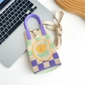 Dettaglio borsa porta cellulare in maglia a scacchi con manico viola e patch arancia - Piccolo Fiore a Quadretti (2 Fibbia Metallo)