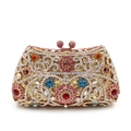 Gros plan détaillé de la pochette de soirée dorée ornée de fleurs en cristal multicolore - Kaki