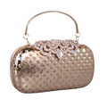Dettaglio della pochette da sera champagne con paillettes e chiusura in strass cuore - Oro