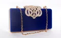 Elegante pochette da sera in velluto blu reale con chiusura in strass e catena dorata - Blu Reale