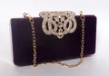 Pochette de soirée en velours violet foncé avec fermoir strass coeur et chaîne - Violet foncé