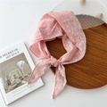 Foulard floreale rosa in cotone e lino con pizzo bianco e motivo a piccoli fiori - Rosa