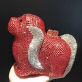 Pochette de soirée en forme de chien ornée de strass rouges et argentés étincelants - Mini / Rouge
