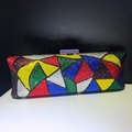 Bunte Abendtasche mit geometrischem Dreiecksmuster und funkelnden Strasssteinen - Dreieck Gitter Strass Tasche / Irisierendes Schwarz