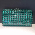 Borsa da sera verde smeraldo con strass quadrati e raffinata montatura metallica - Verde