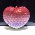 Herzförmige Clutch-Abendtasche mit rot-blauem Farbverlauf-Strass und luxuriösem Metallverschluss - Rosérot Farbverlauf