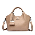 Beigefarbene gesteppte Beuteltasche mit Känguru-Logo und abnehmbarem Gurt - Khaki