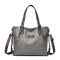 Sac fourre-tout en cuir gris avec poignées brunes et surpiqûres sur fond blanc - Gris