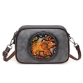 Sac Boston rétro en cuir gris avec motif éléphant orange et détails floraux en relief - Gris
