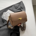Borsa a tracolla kaki retrò in pelle testurizzata con ampia tracolla in stile vintage - Cachi