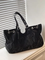 Grand sac cabas noir avec texture froissée et détails métalliques style punk - Noir Sac simple