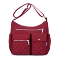 Borsa a tracolla in nylon bordeaux impermeabile con design multitasche e trapuntatura - Rosso