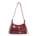 Vintage burgundy shoulder bag in glossy oil wax leather with adjustable strap - Red