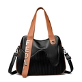 Sac fourre-tout élégant en cuir rayé noir et marron avec un pendentif en métal - Noir