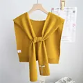 Detail of ginger yellow knitted wool shawl with button closure and 100% wool texture - 46x115cm / Yellow